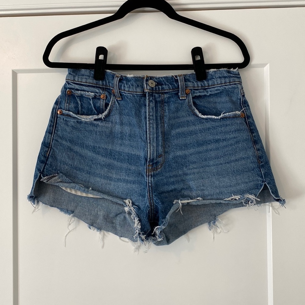 Abercrombie & Fitch The Mom High Waist jean shorts Size 30